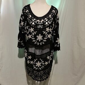 Oliver by Escio Black & cream Crochet Floral tunic size medium